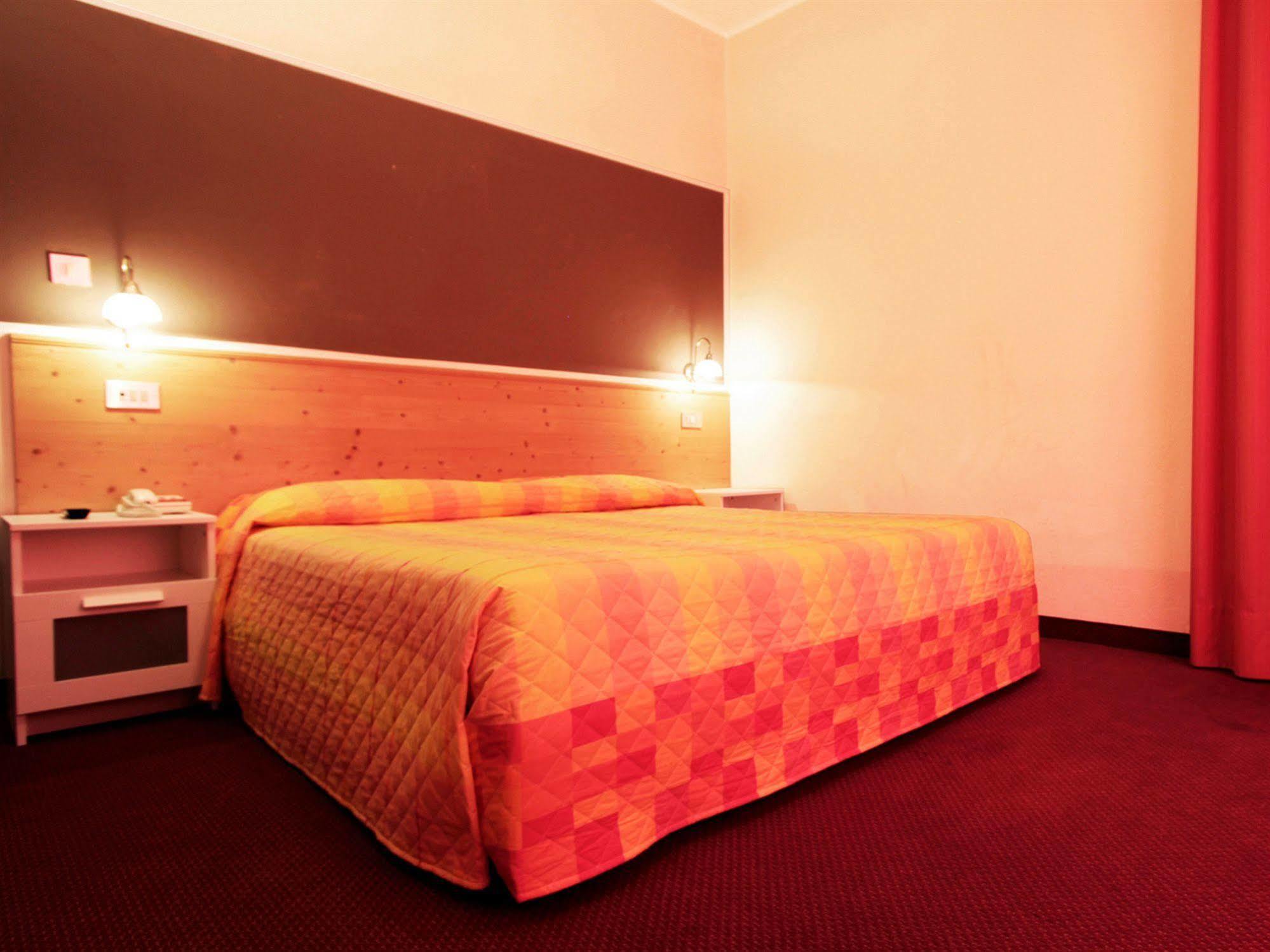 Hotel Aurora Монклассіко Екстер'єр фото